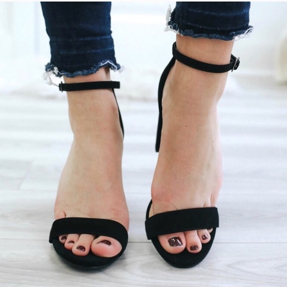 Black Peeptoe sandal with .02 platform - Picture 1 of 5